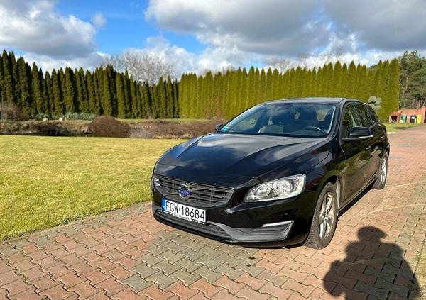 Volvo V60 cena 48900 przebieg: 180000, rok produkcji 2016 z Koronowo małe 106